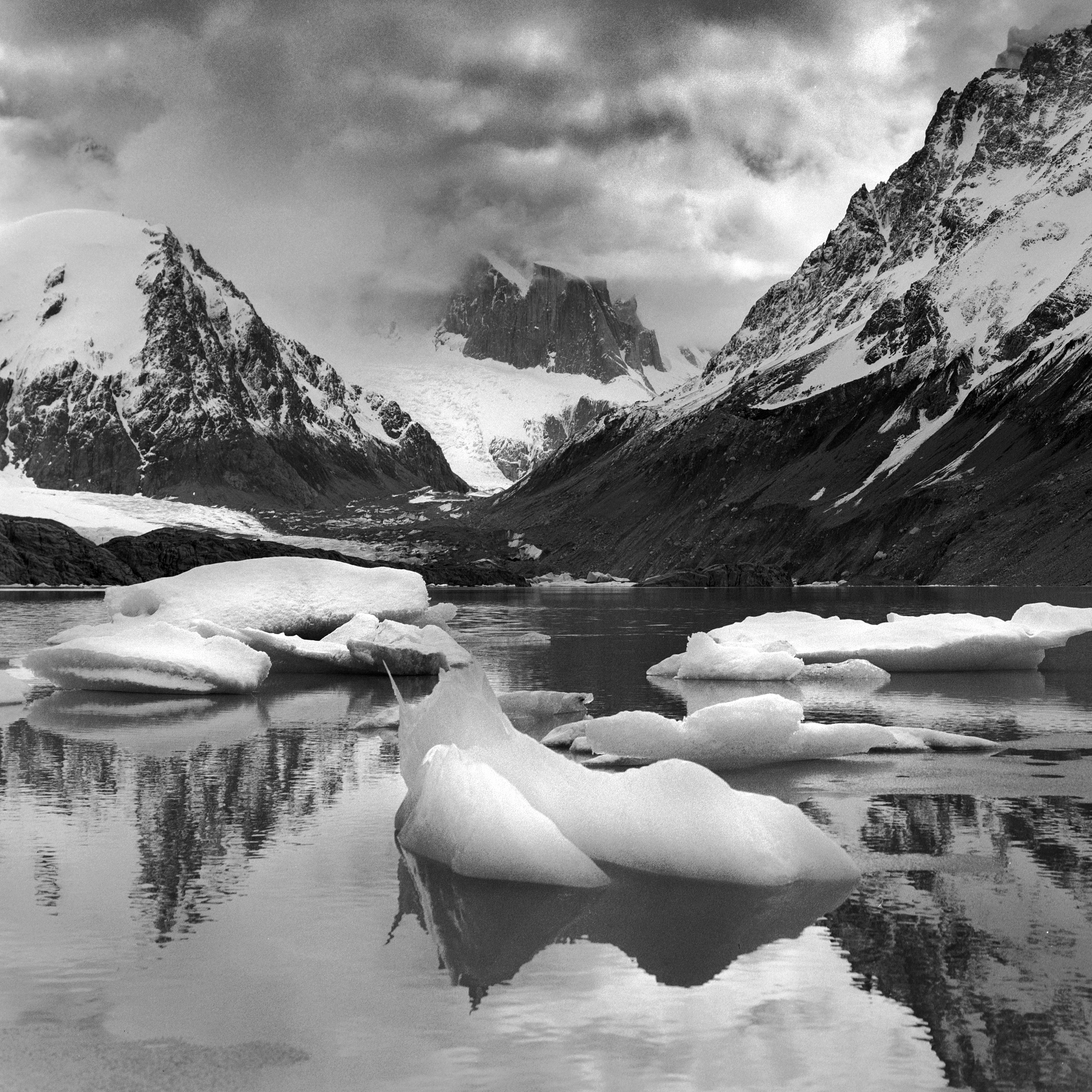 Laguna torre y glaciar